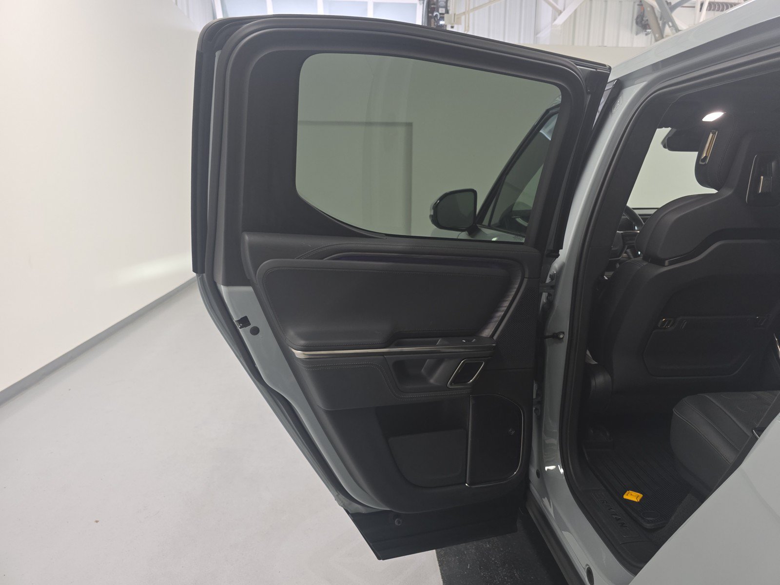 Used 2024 Rivian R1T Adventure AWD/4WD image 17