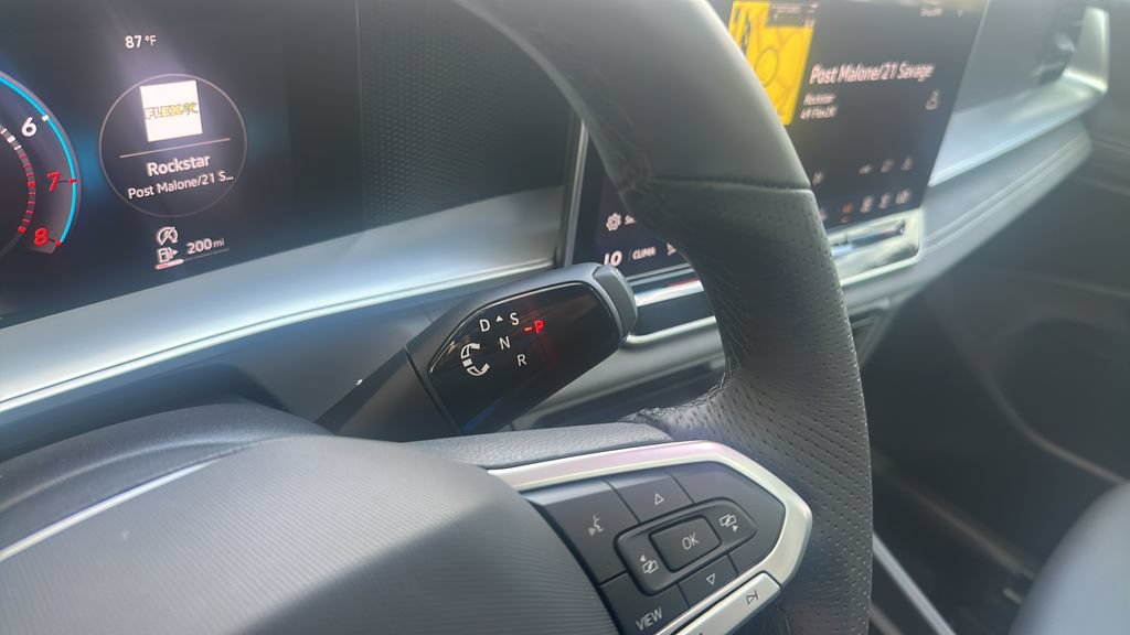 New 2026 Volkswagen Tiguan SE R-Line FWD image 16