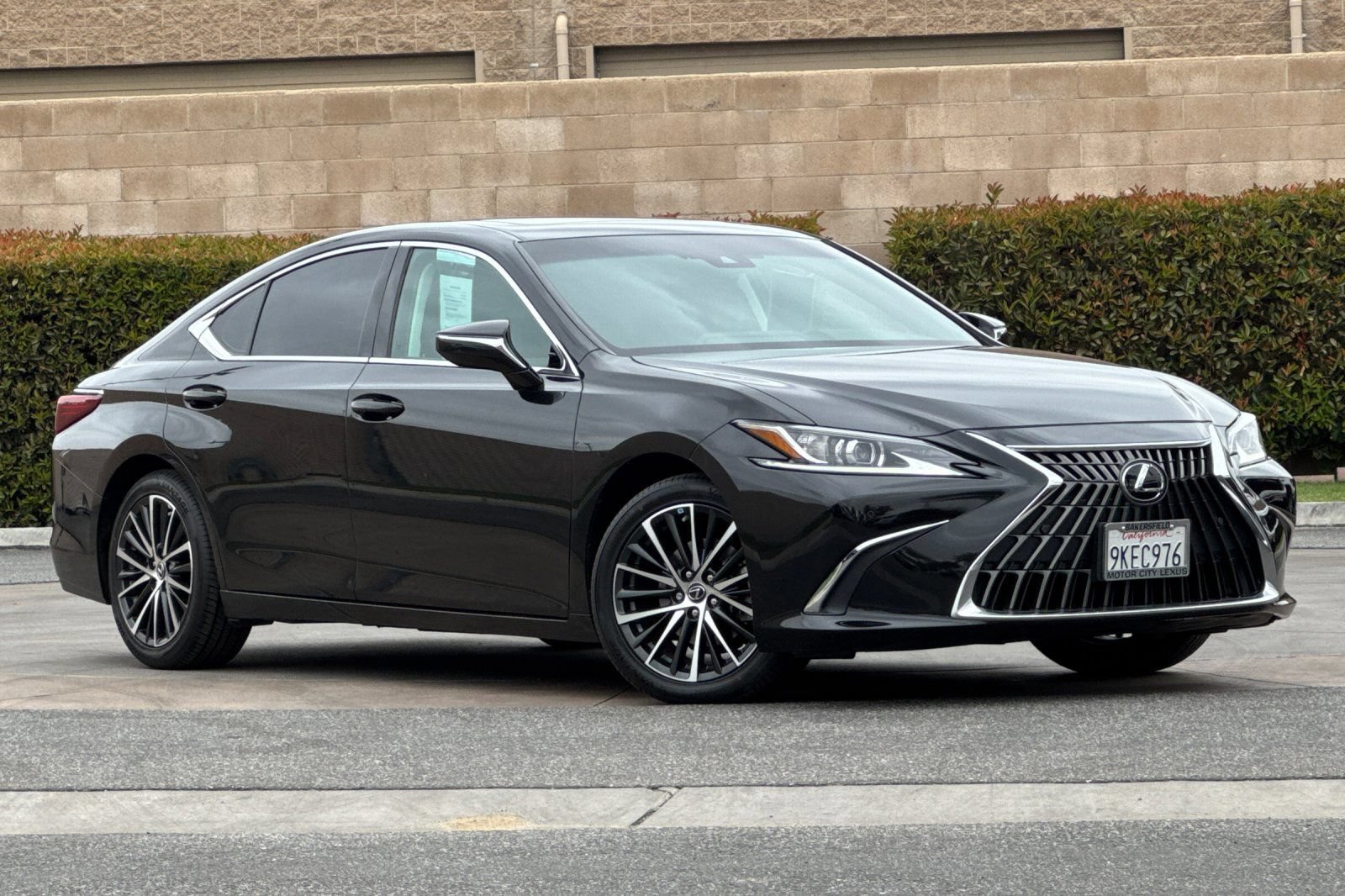 Certified 2024 Lexus ES 350 w/ Premium Package FWD image 2