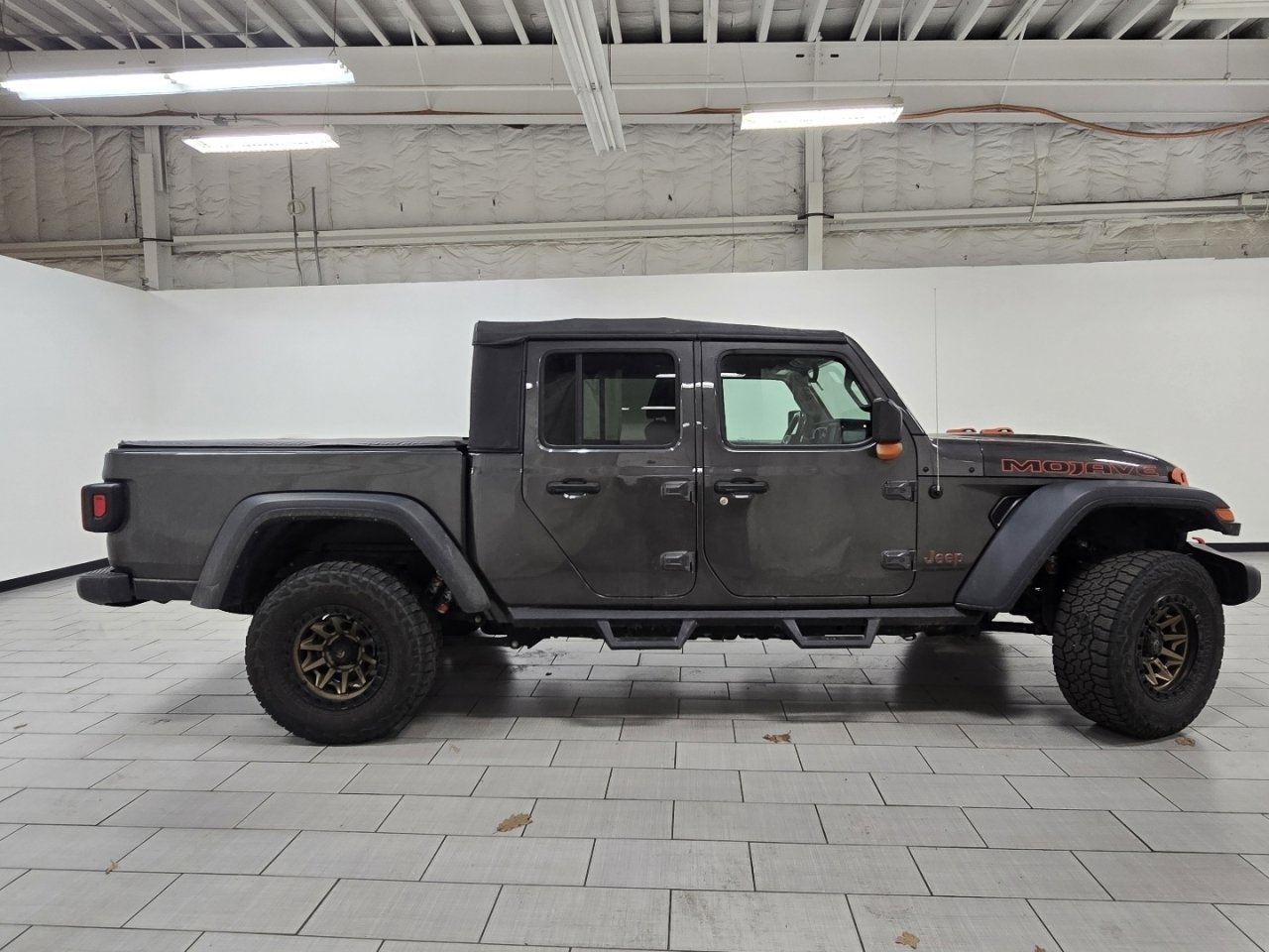 Used 2023 Jeep Gladiator Mojave image 16