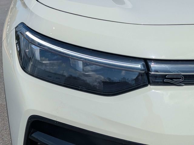 New 2026 Volkswagen Tiguan SE R-Line FWD image 11