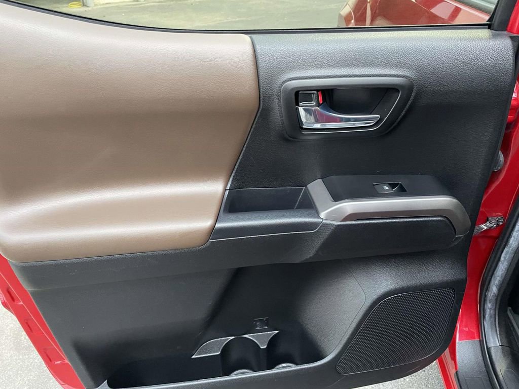 Used 2023 Toyota Tacoma Limited image 21