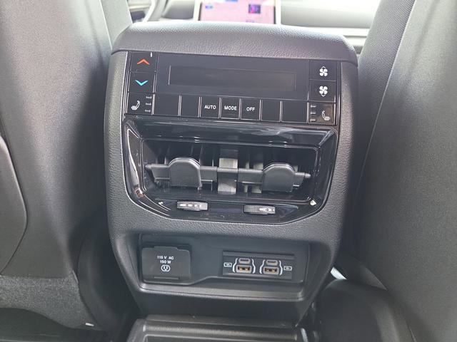 New 2025 Jeep Grand Cherokee L Limited w/ Luxury Tech Group II image 39