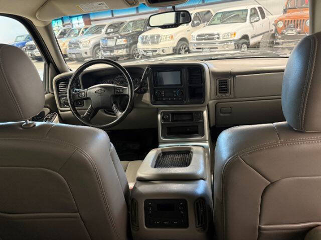 Used 2006 Chevrolet Silverado 1500 LT w/ Onstar Plus Package AWD/4WD image 17