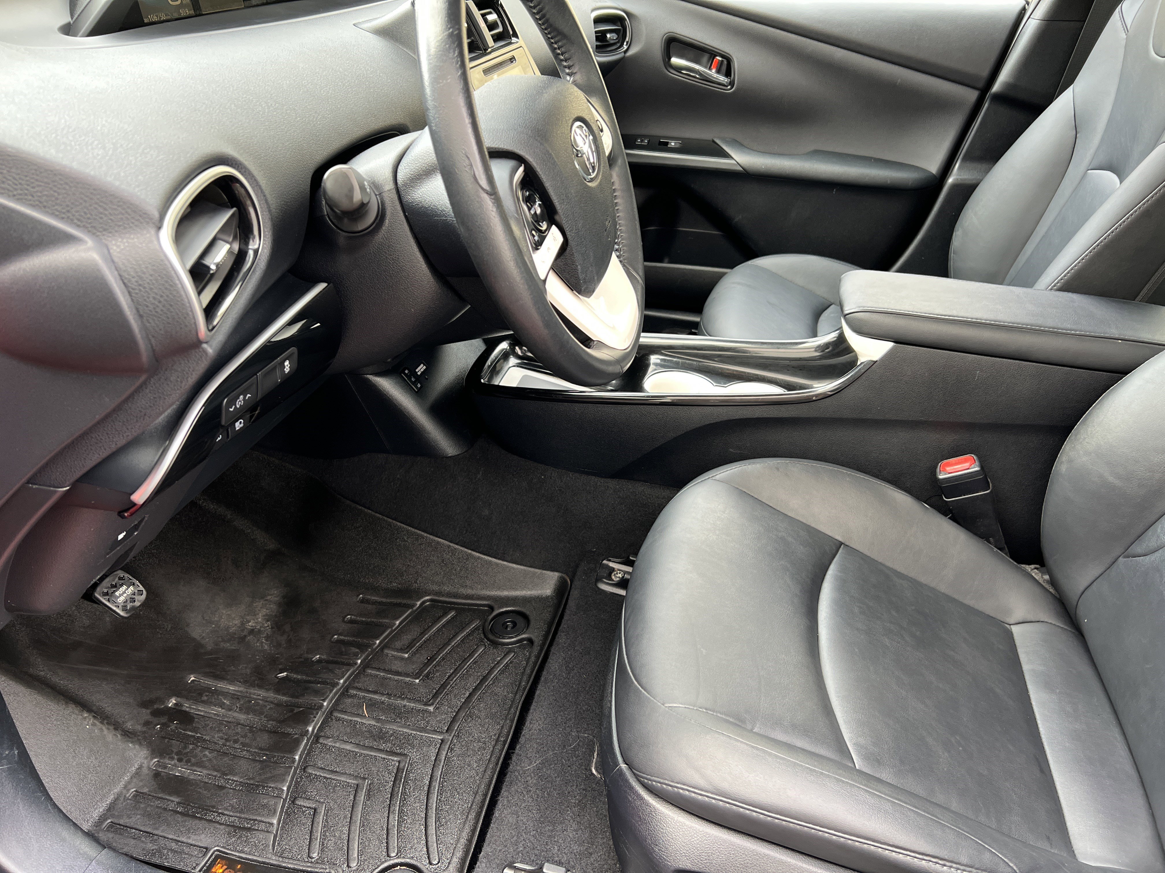 Used 2016 Toyota Prius Four w/ Advanced Technology Package image 15