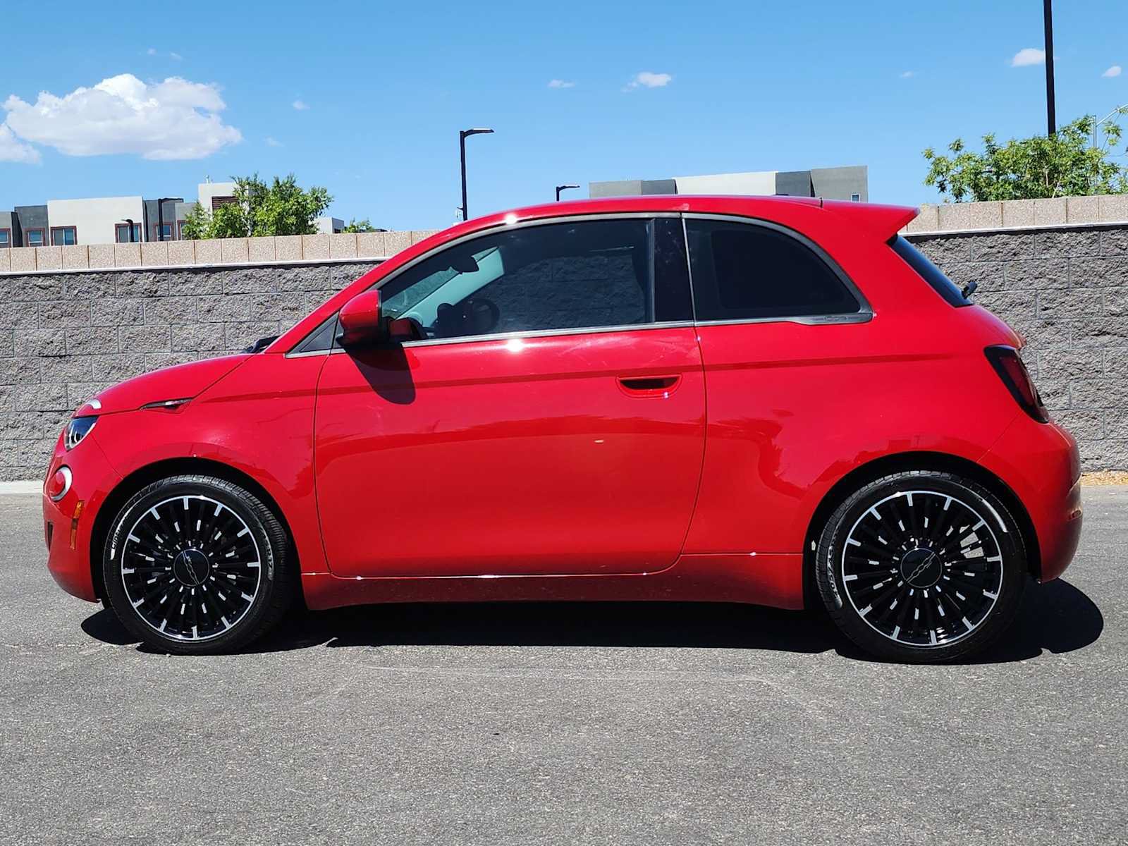 Used 2024 FIAT 500 e (RED) FWD image 5