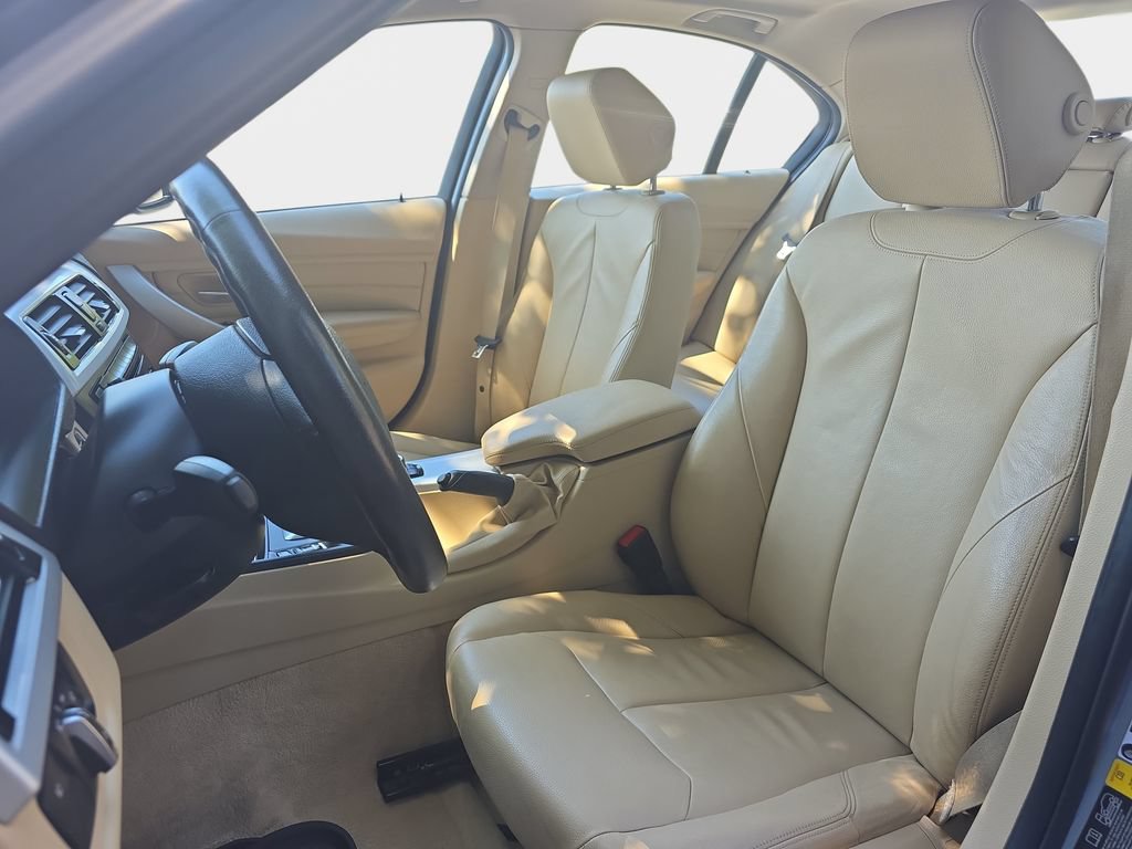 Used 2013 BMW 328i xDrive Sedan AWD/4WD image 17