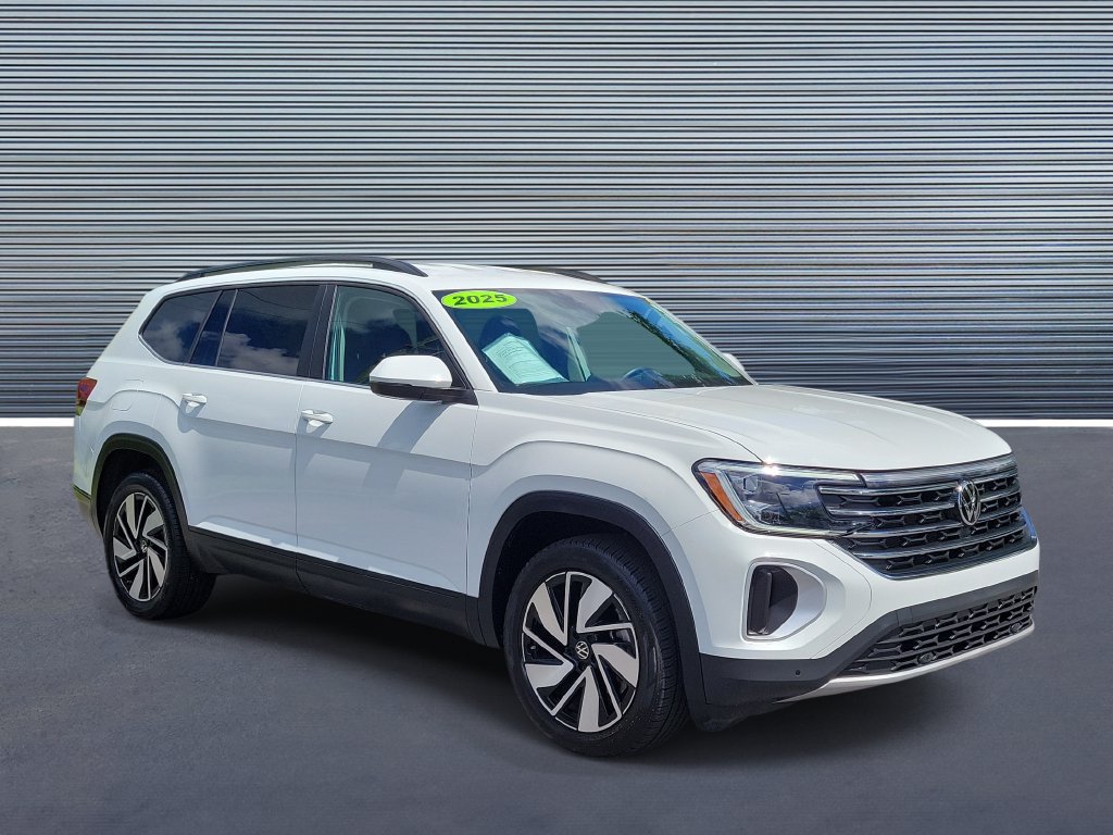 Used 2025 Volkswagen Atlas SE FWD image 2