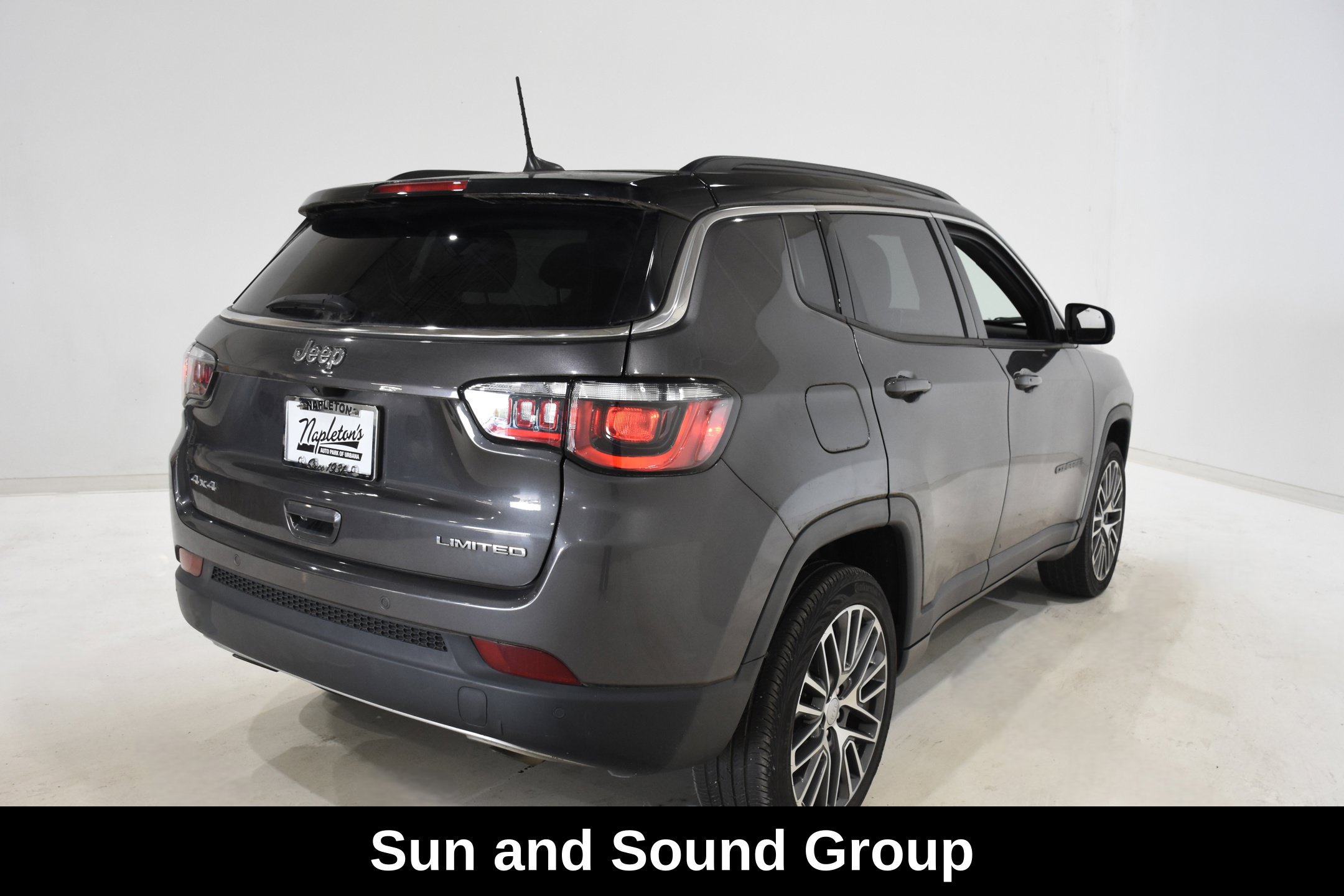 Used 2023 Jeep Compass Limited w/ Sun and Sound Group AWD/4WD image 4