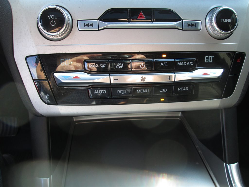 Used 2020 Ford Explorer XLT w/ Equipment Group 202A AWD/4WD image 12