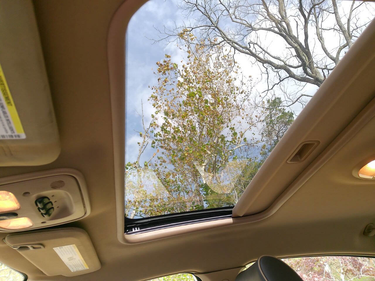 Used 2009 Chevrolet Malibu LTZ w/ Rear Power Package image 30