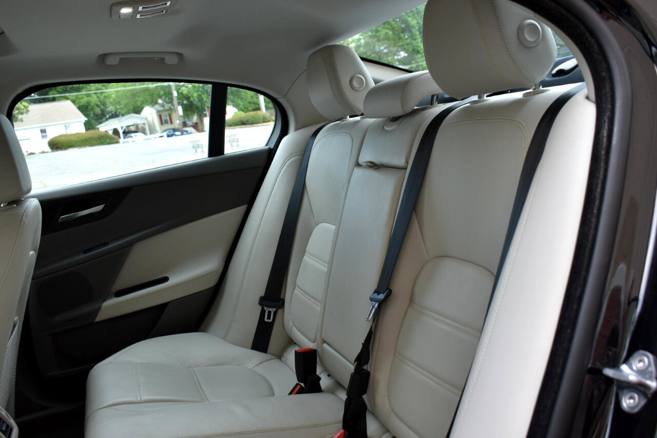 Used 2019 Jaguar XE Prestige image 27