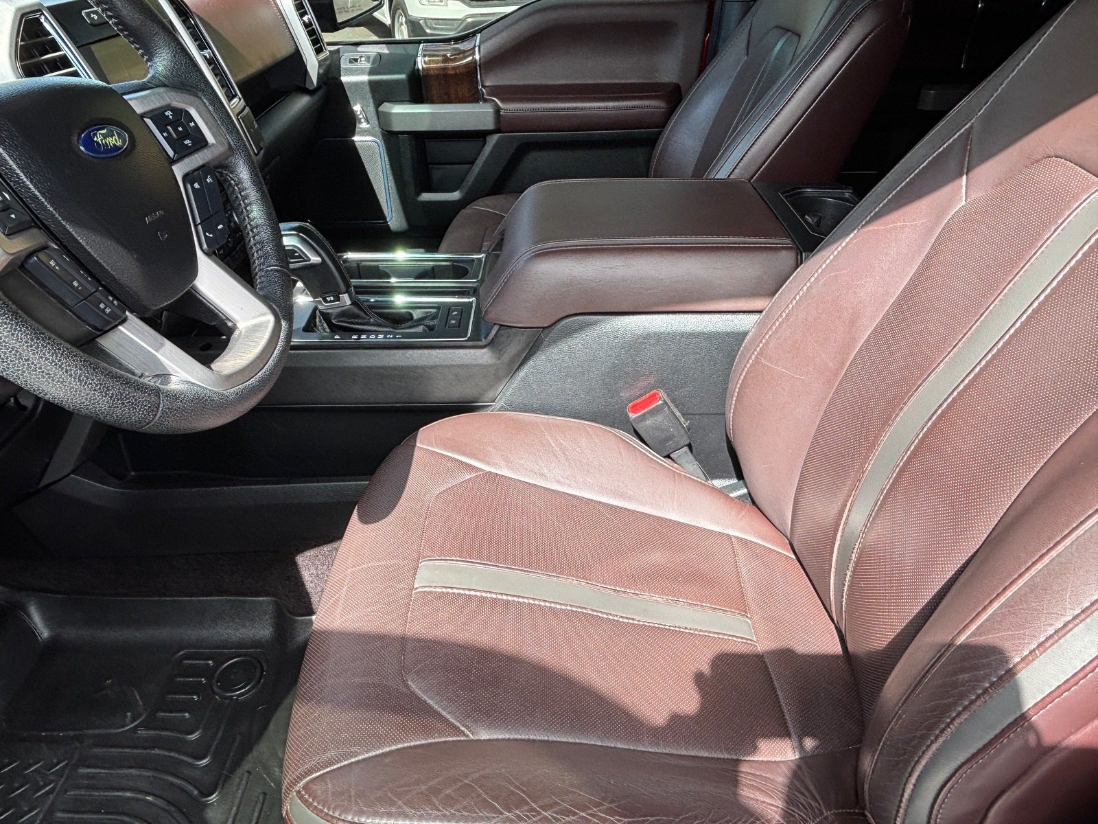 Used 2015 Ford F150 Platinum w/ Equipment Group 701A Luxury AWD/4WD image 22