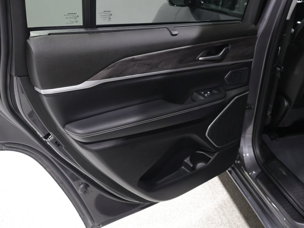 Certified 2023 Jeep Grand Cherokee L Limited w/ Luxury Tech Group II AWD/4WD image 21