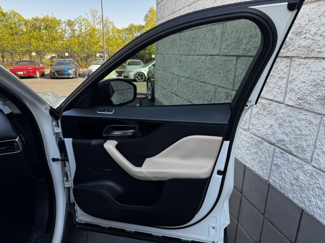 Used 2018 Jaguar F-PACE Premium AWD/4WD image 36