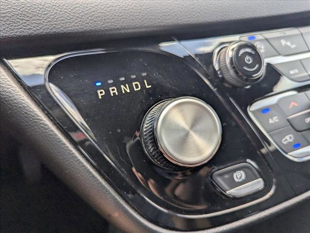 Used 2025 Chrysler Pacifica Select image 12