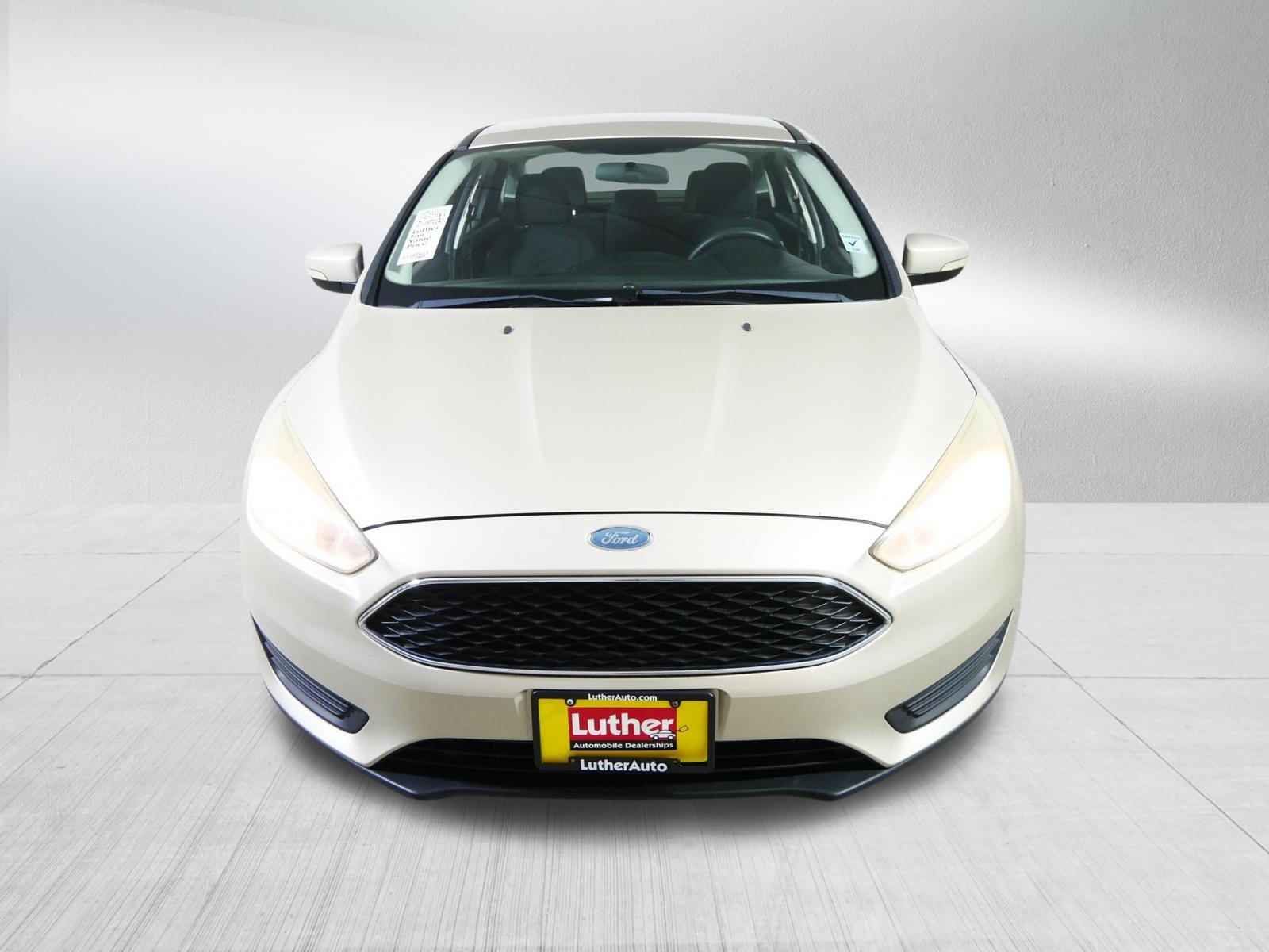 Used 2017 Ford Focus SE FWD image 2