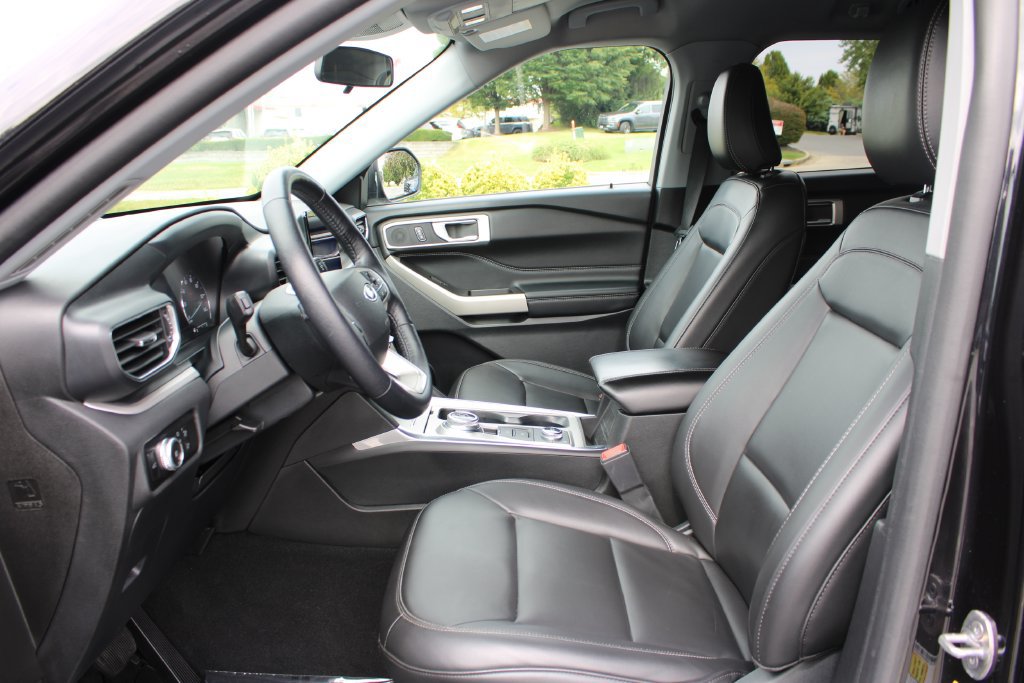 Used 2023 Ford Explorer XLT w/ Equipment Group 202A AWD/4WD image 11