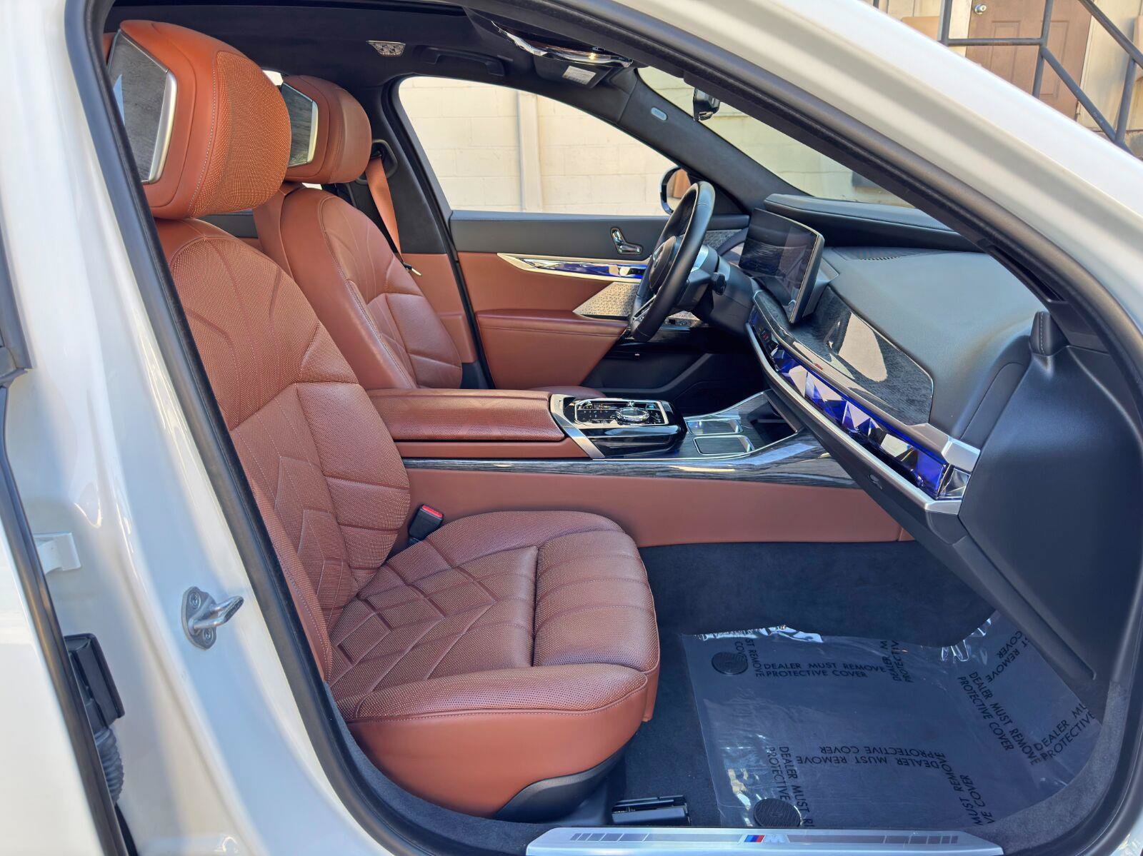 Used 2024 BMW i7 xDrive60 AWD/4WD image 15