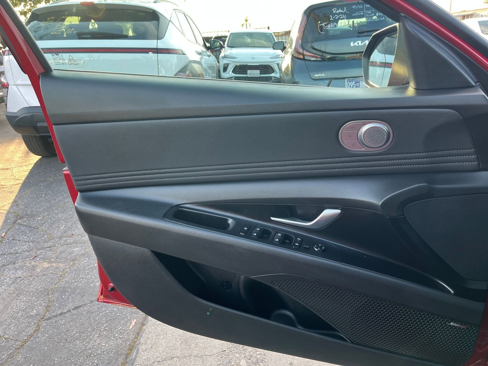 Used 2025 Hyundai Elantra Limited image 18