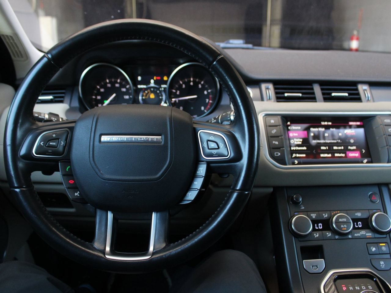 Used 2019 Land Rover Range Rover Evoque SE AWD/4WD image 36