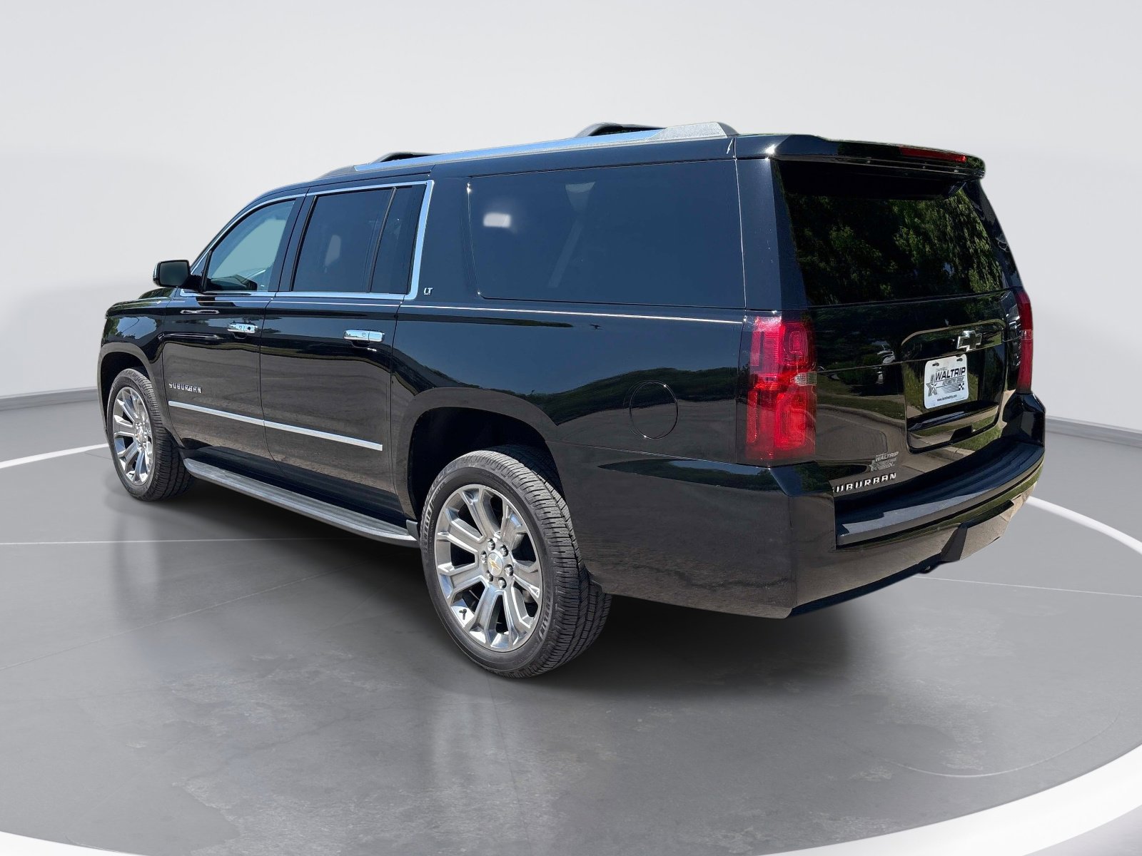 Used 2016 Chevrolet Suburban LT w/ Luxury Package RWD image 6