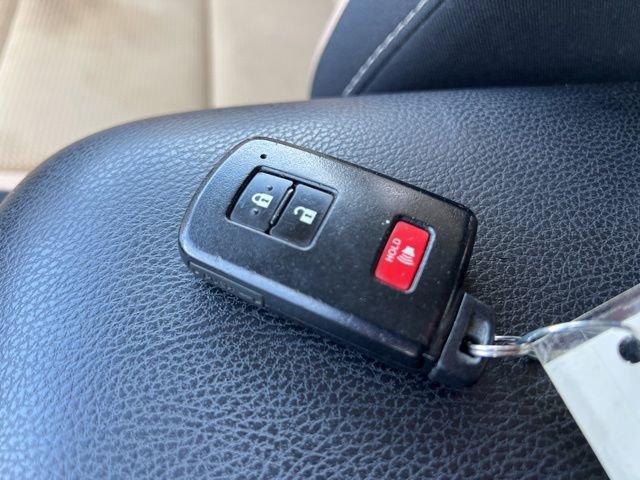 Used 2017 Toyota RAV4 XLE w/ Plus Extra Value Package FWD image 14
