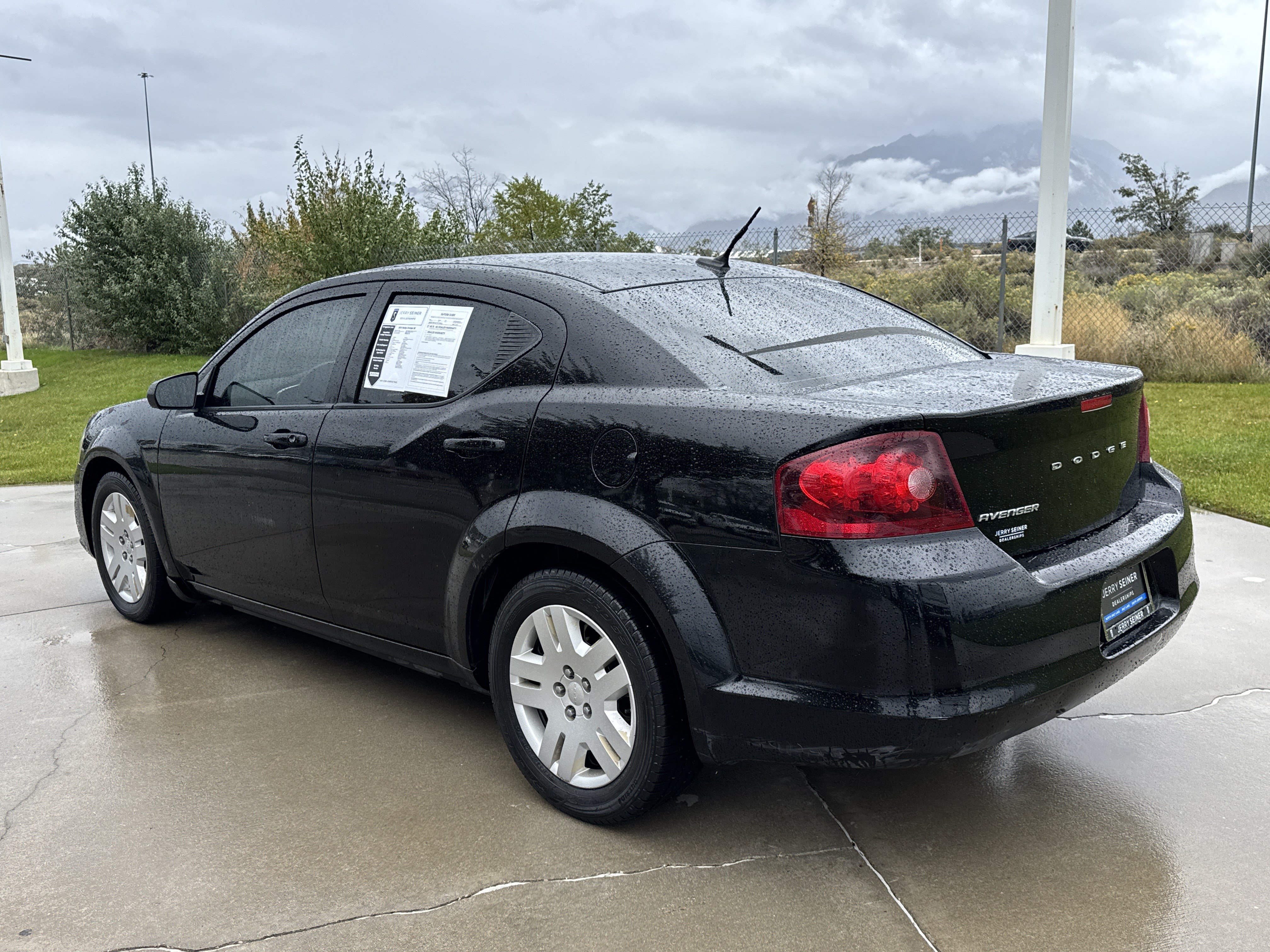 Used 2014 Dodge Avenger SE FWD image 3