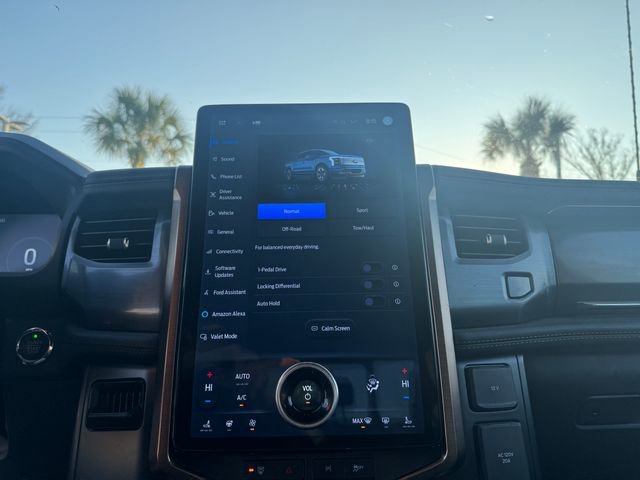 Used 2023 Ford F150 Lightning Lariat image 19