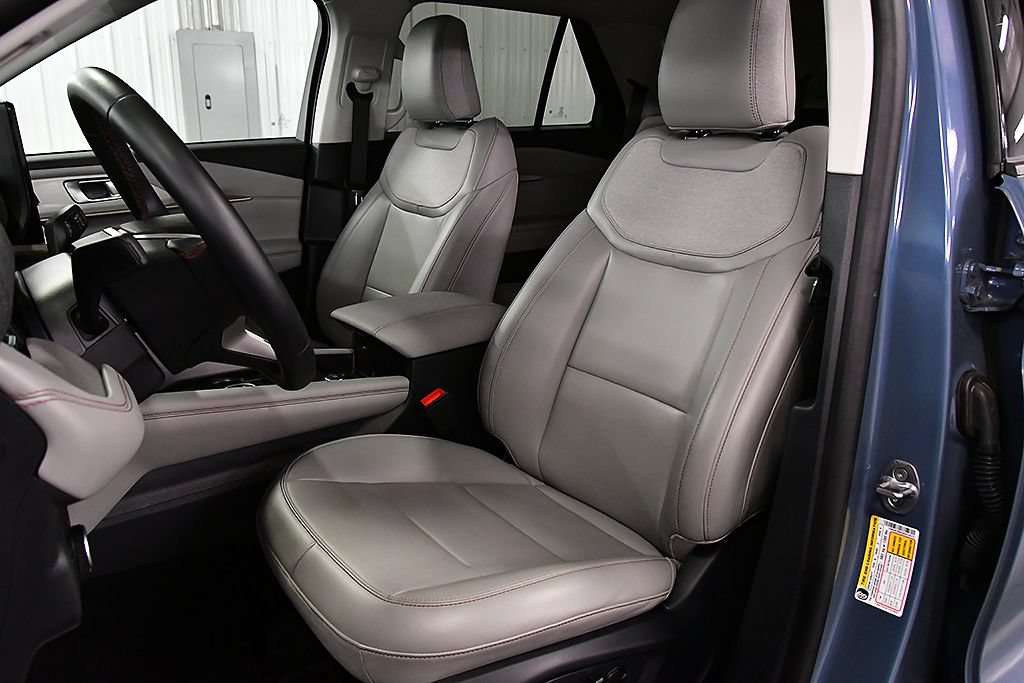Used 2025 Ford Explorer Active w/ Active Comfort Package RWD image 27