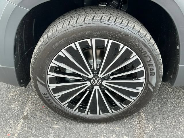 New 2026 Volkswagen Taos SE FWD image 9