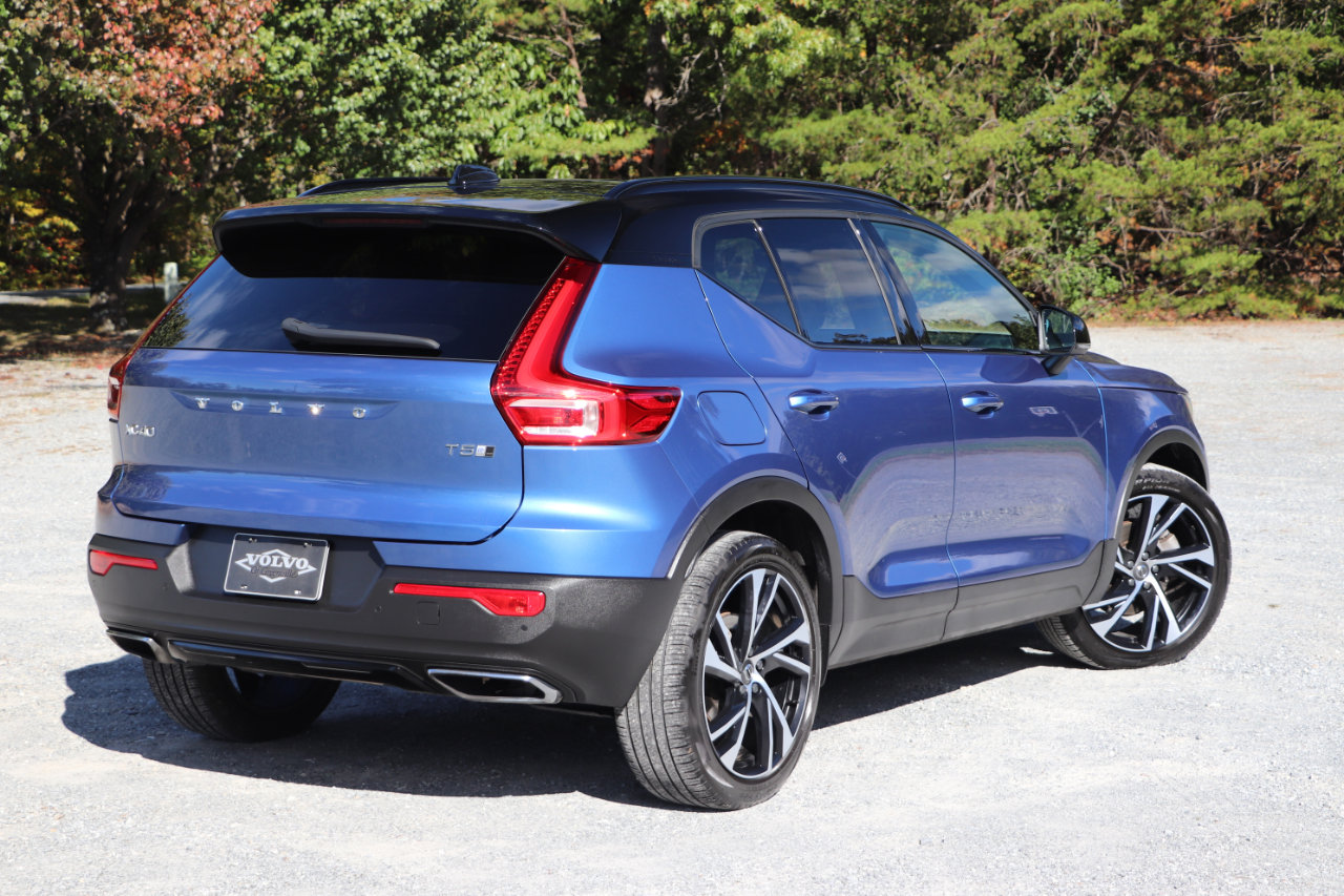Used 2020 Volvo XC40 T5 R-Design image 3