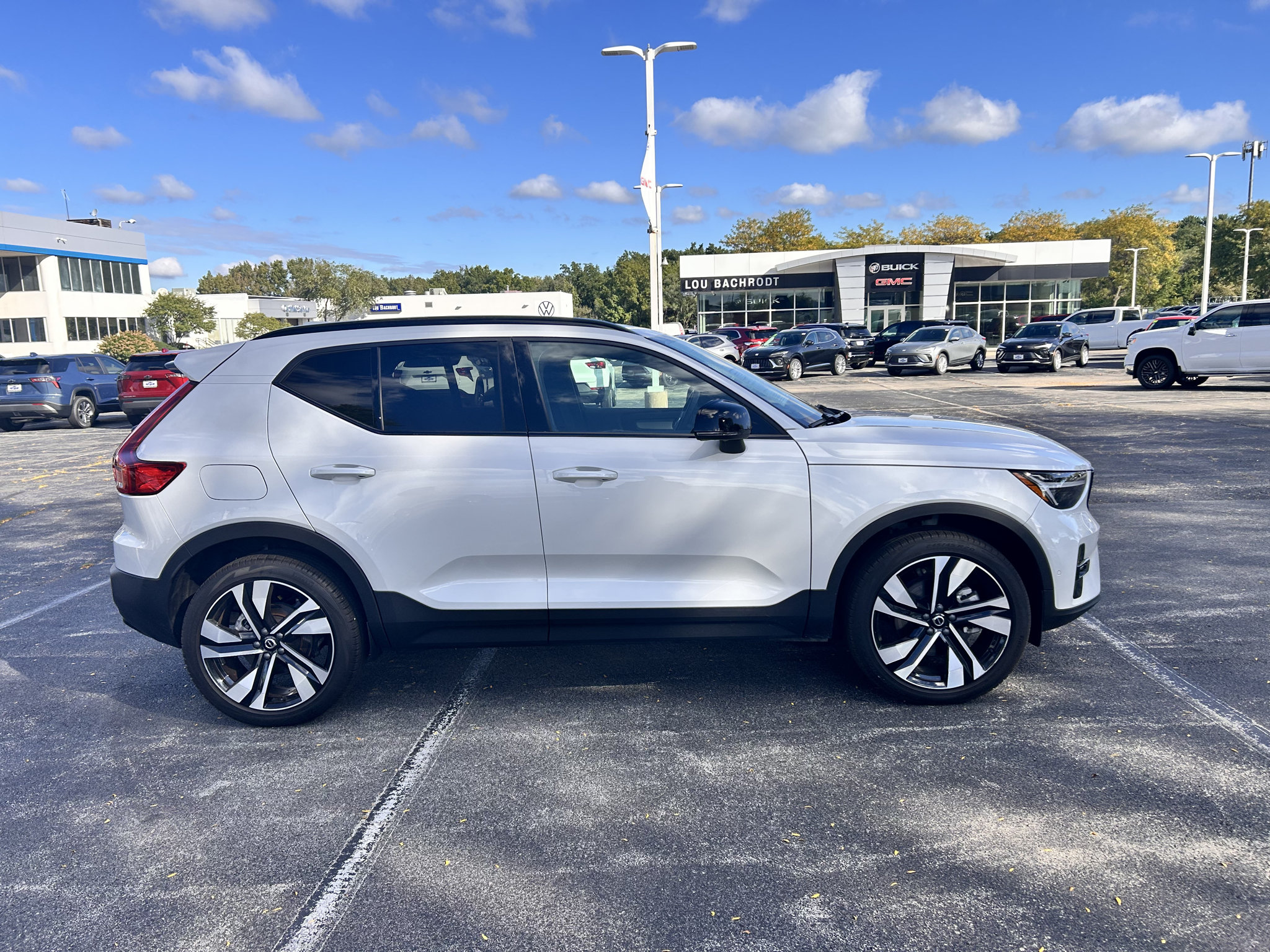 Used 2024 Volvo XC40 B5 Ultimate w/ Protection Package Premier AWD/4WD image 4