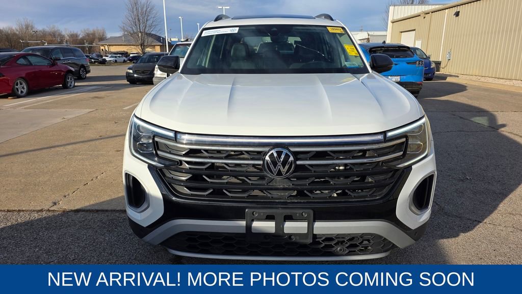 Used 2024 Volkswagen Atlas Peak Edition SE image 8