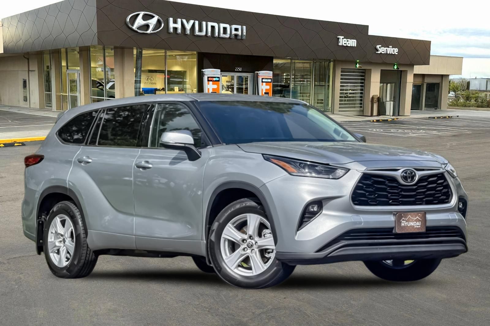 Used 2021 Toyota Highlander LE AWD/4WD video 2
