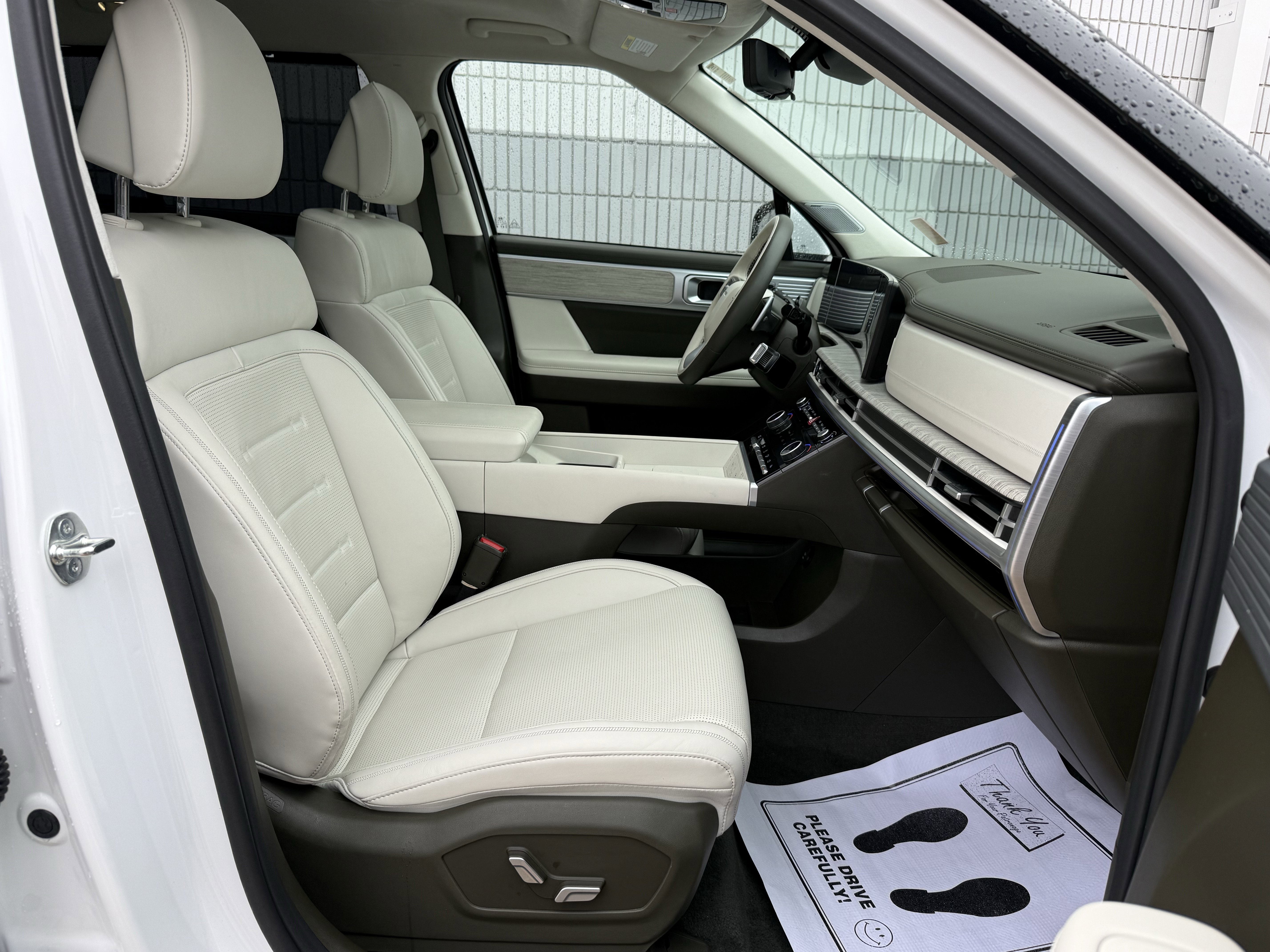 Used 2024 Hyundai Santa Fe Calligraphy image 4