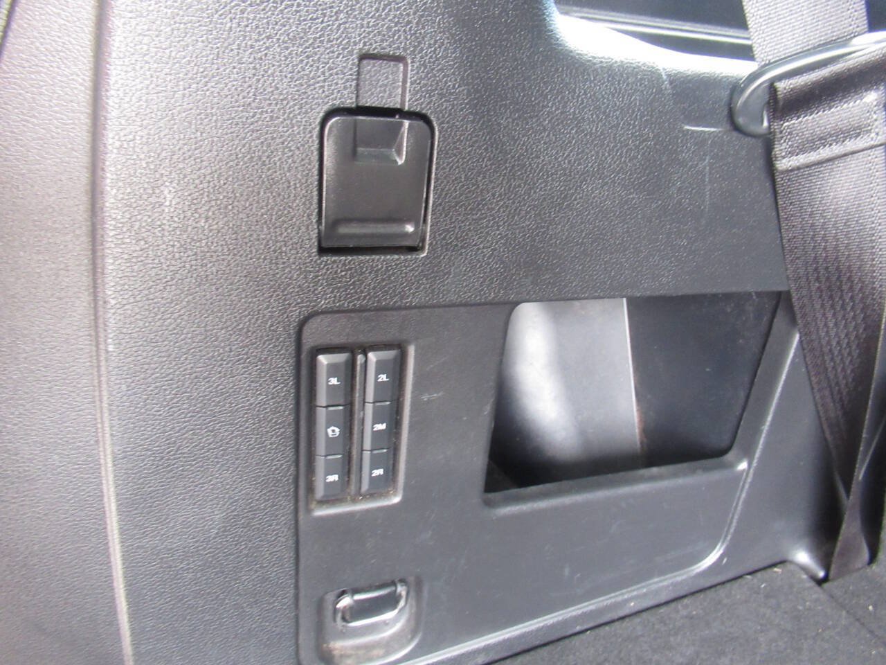 Used 2019 Ford Expedition XLT w/ Equipment Group 202A AWD/4WD image 13