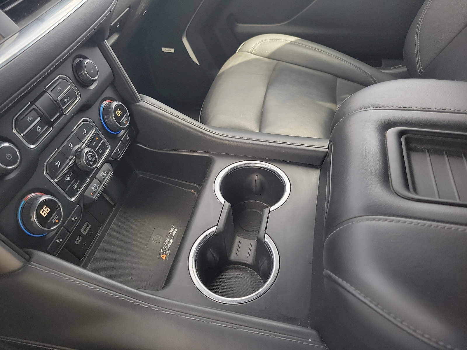 Used 2024 Chevrolet Tahoe LT AWD/4WD image 20