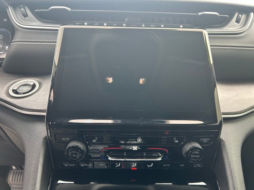 Used 2023 Jeep Grand Cherokee Limited image 15