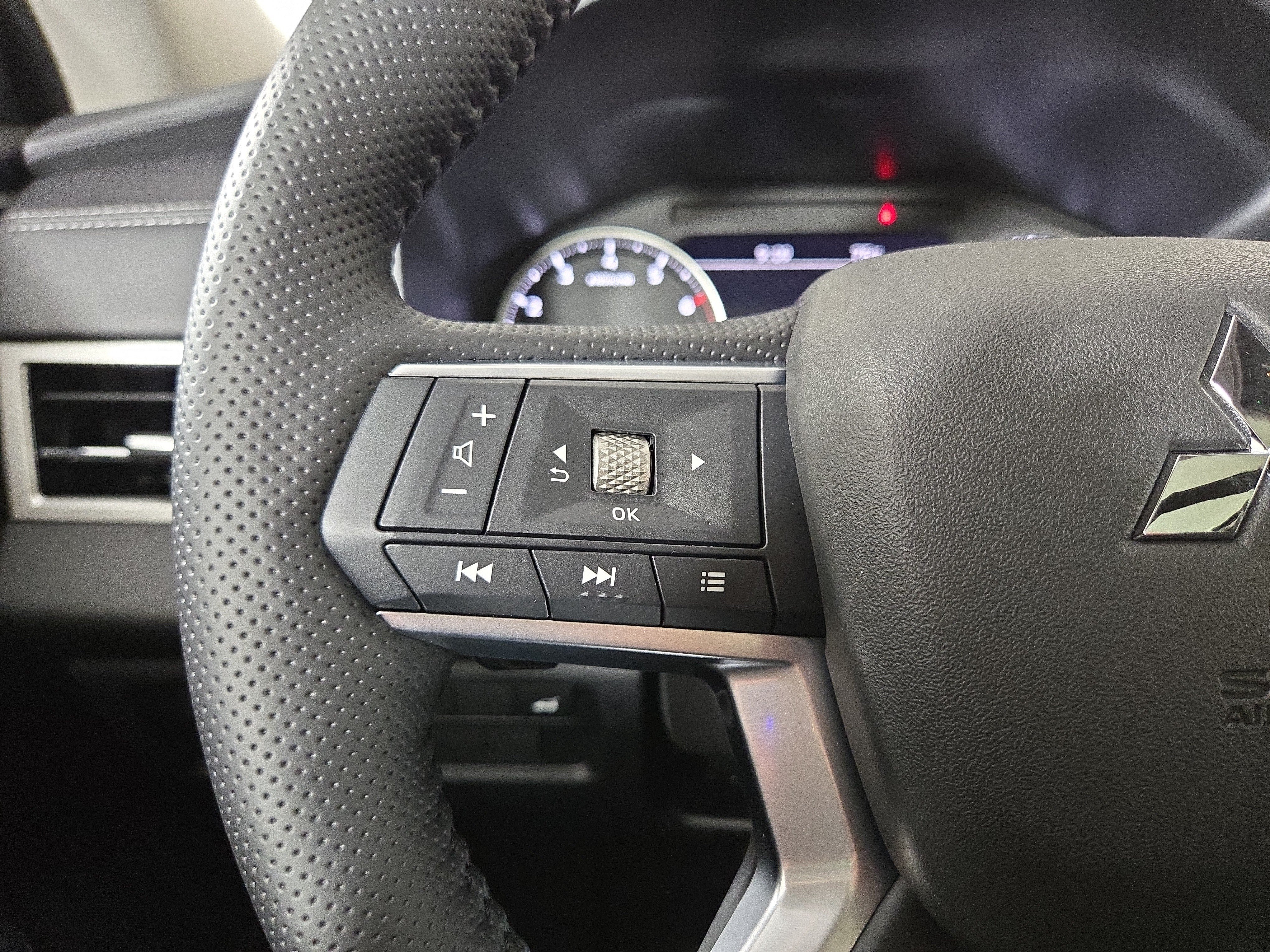 New 2026 Mitsubishi Outlander AWD image 15