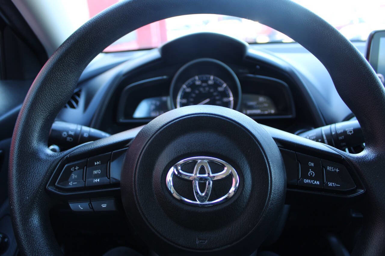 Used 2020 Toyota Yaris LE image 17