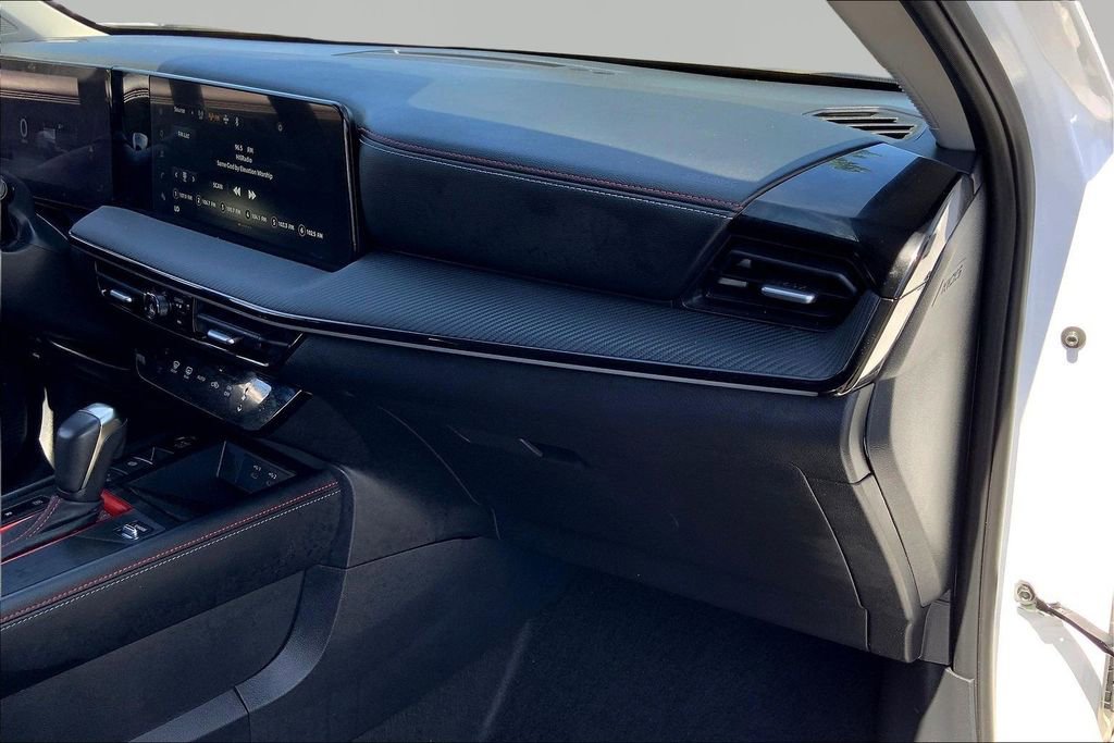 Used 2025 Nissan Kicks SR image 18