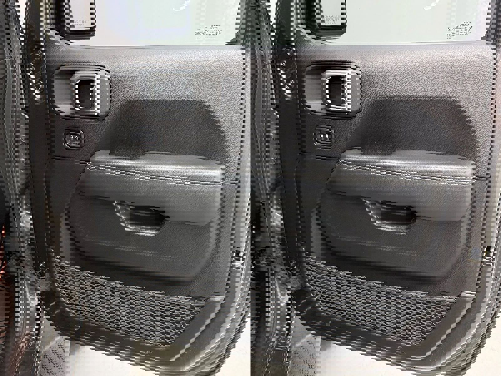 Used 2019 Jeep Wrangler Unlimited Sahara image 29