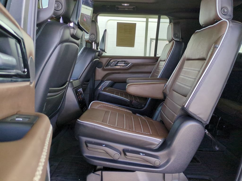 Used 2025 GMC Yukon XL Denali Ultimate AWD/4WD image 30