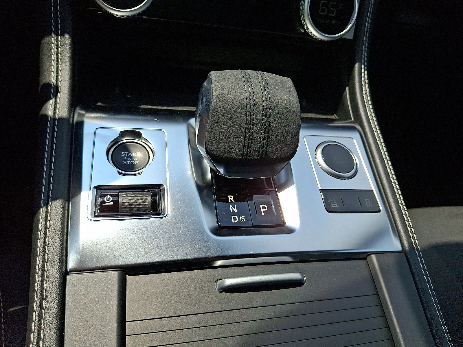 Certified 2025 Jaguar F-PACE R-Dynamic S image 15