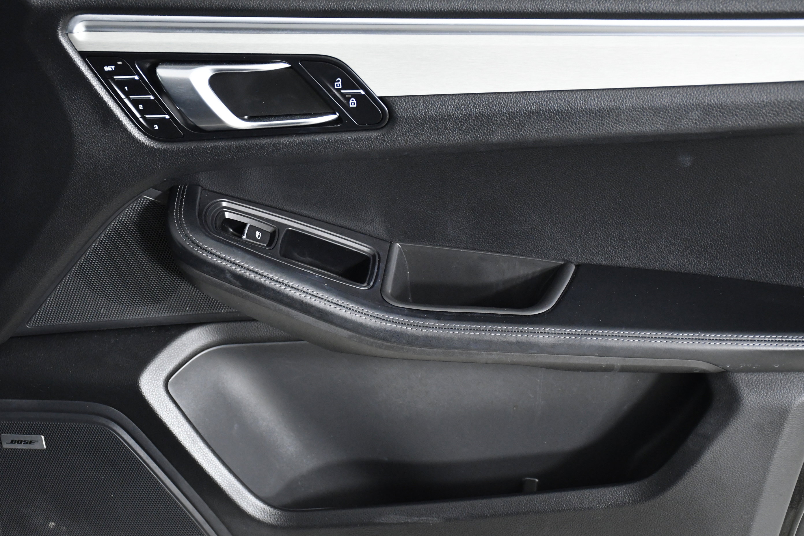 Used 2020 Porsche Macan Turbo image 28