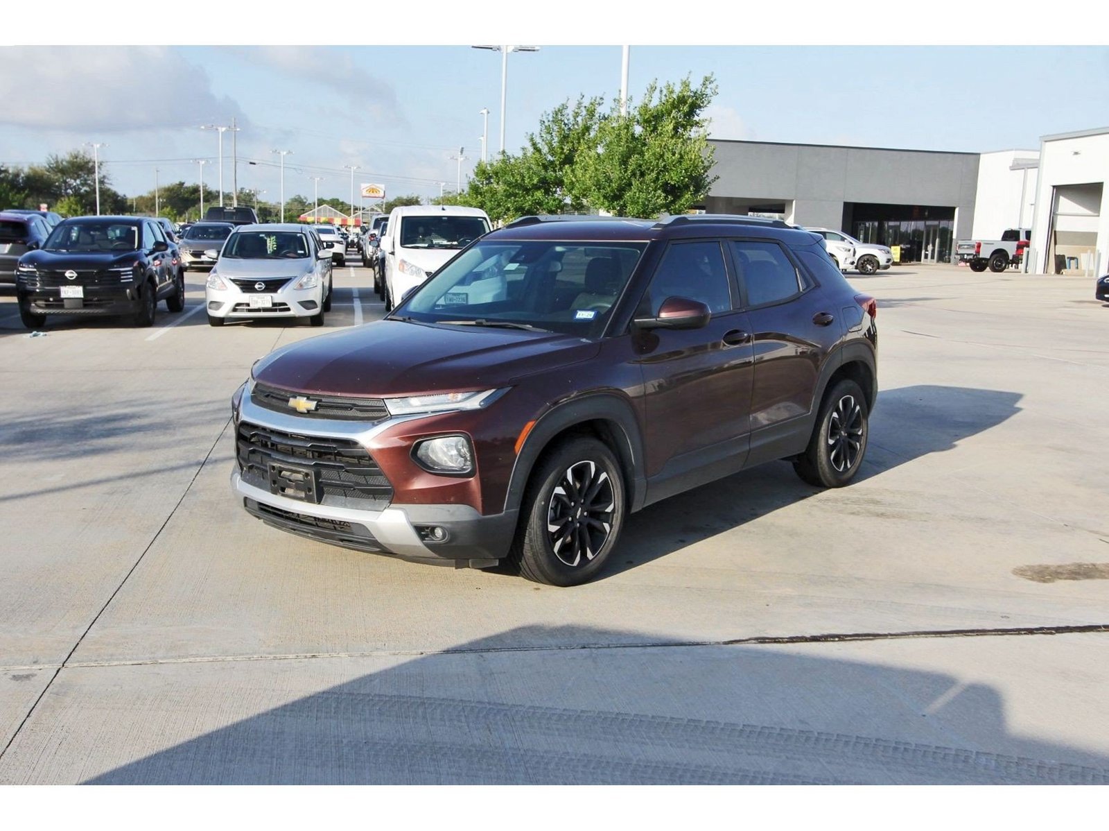 Used 2022 Chevrolet TrailBlazer LT FWD image 2