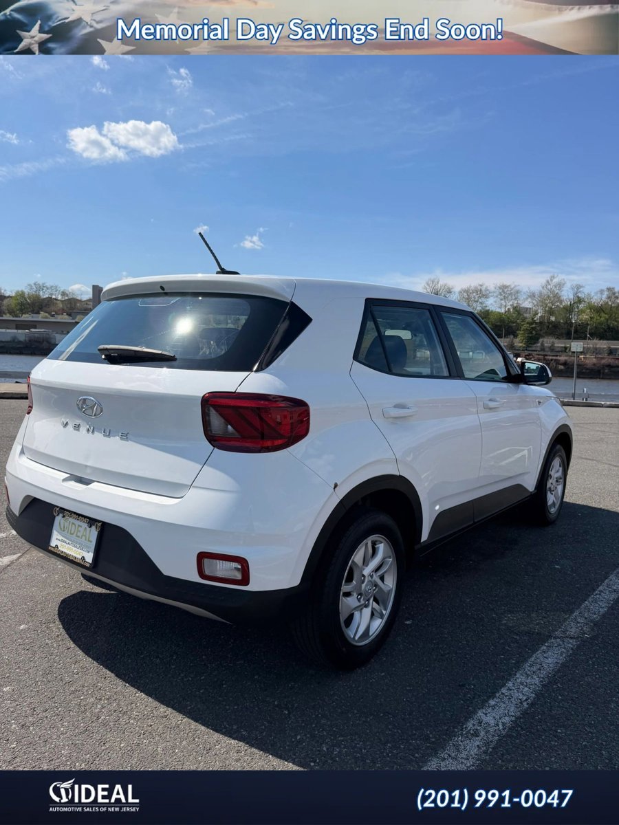 Used 2024 Hyundai Venue SE FWD image 13