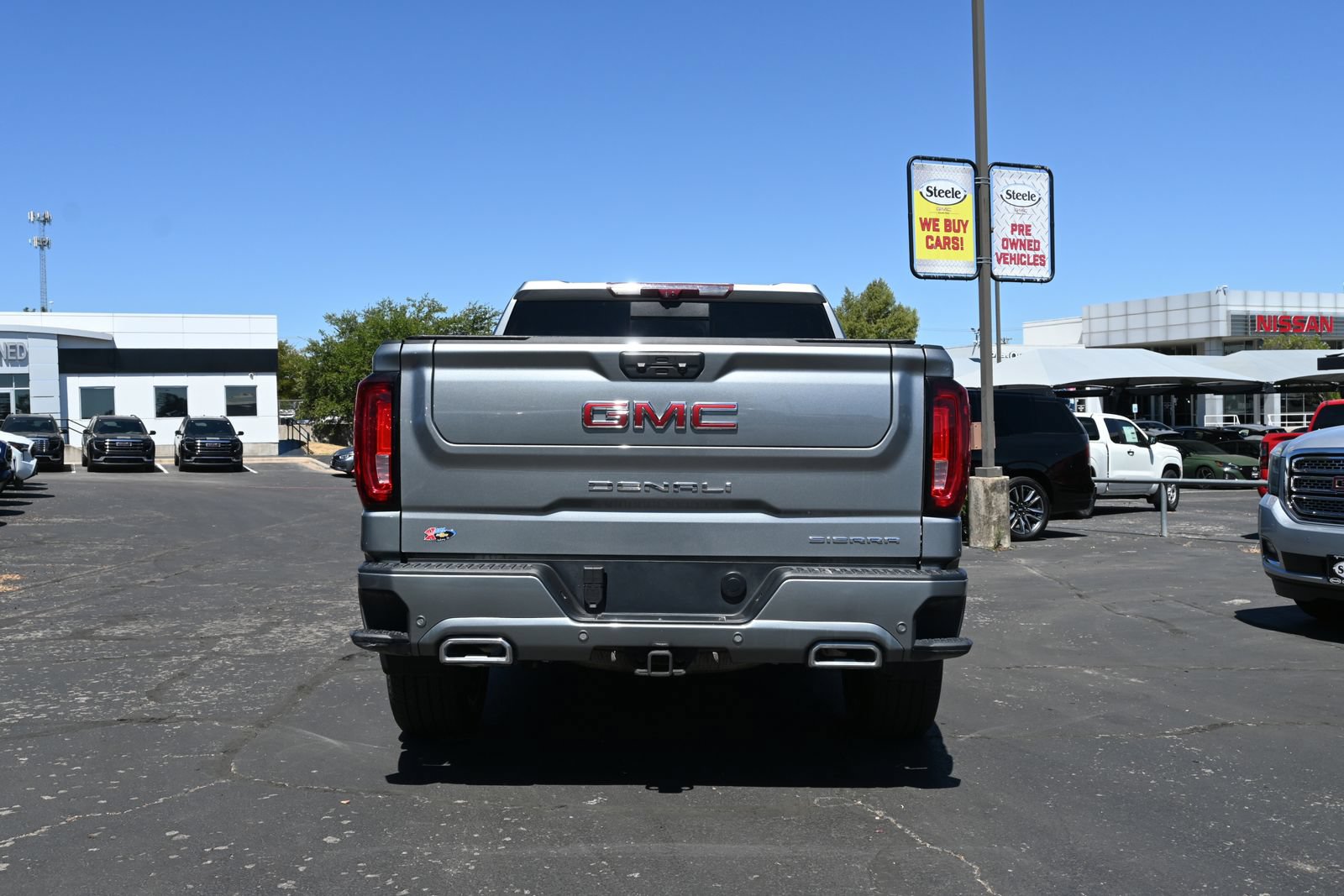 Used 2025 GMC Sierra 1500 Denali AWD/4WD image 4