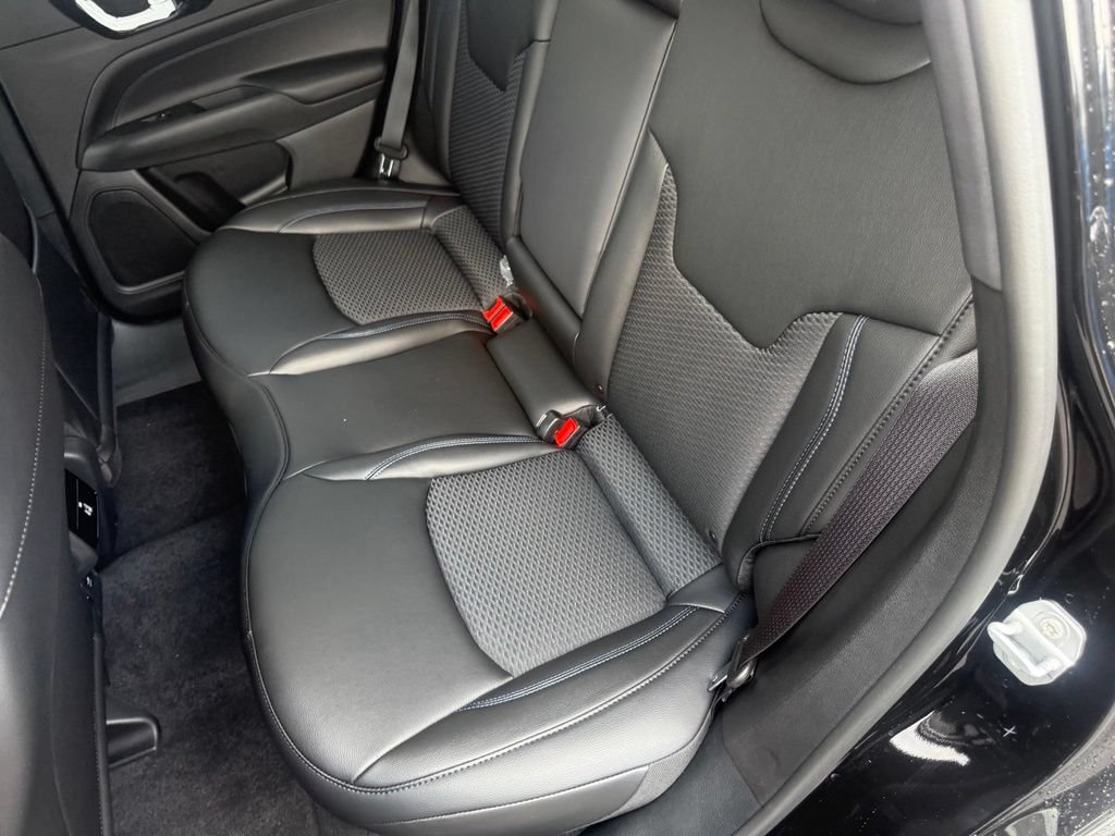 New 2026 Jeep Compass Latitude AWD/4WD image 29